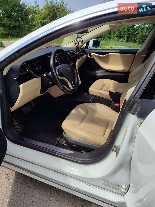 Лифтбек Tesla Model S 2016 в Ивано-Франковске