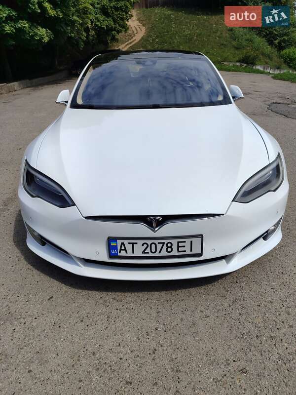 Лифтбек Tesla Model S 2016 в Ивано-Франковске