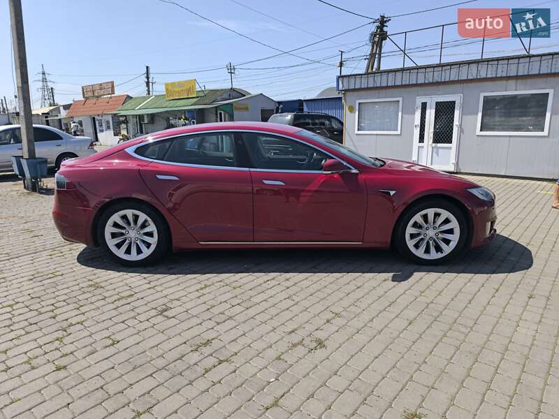 Лифтбек Tesla Model S 2016 в Черновцах