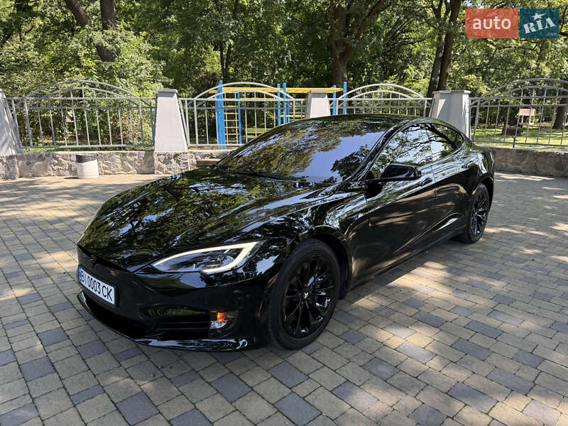 Лифтбек Tesla Model S 2020 в Полтаве