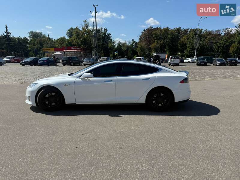 Лифтбек Tesla Model S 2015 в Харькове