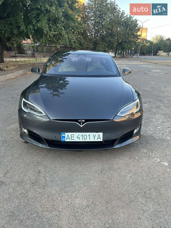 Лифтбек Tesla Model S 2017 в Кривом Роге