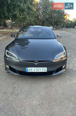 Лифтбек Tesla Model S 2017 в 