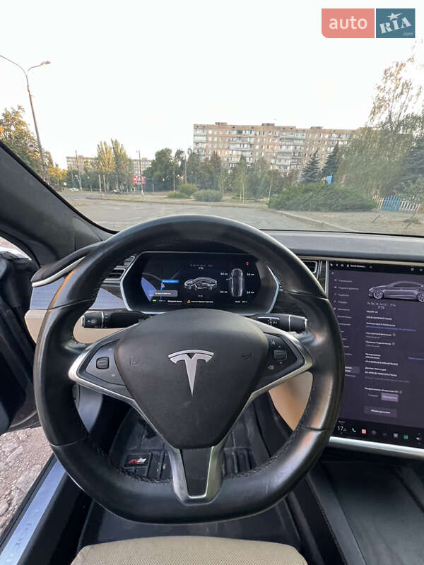 Лифтбек Tesla Model S 2017 в Кривом Роге