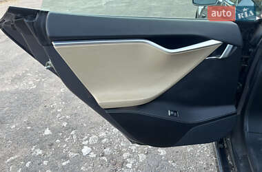 Лифтбек Tesla Model S 2017 в 