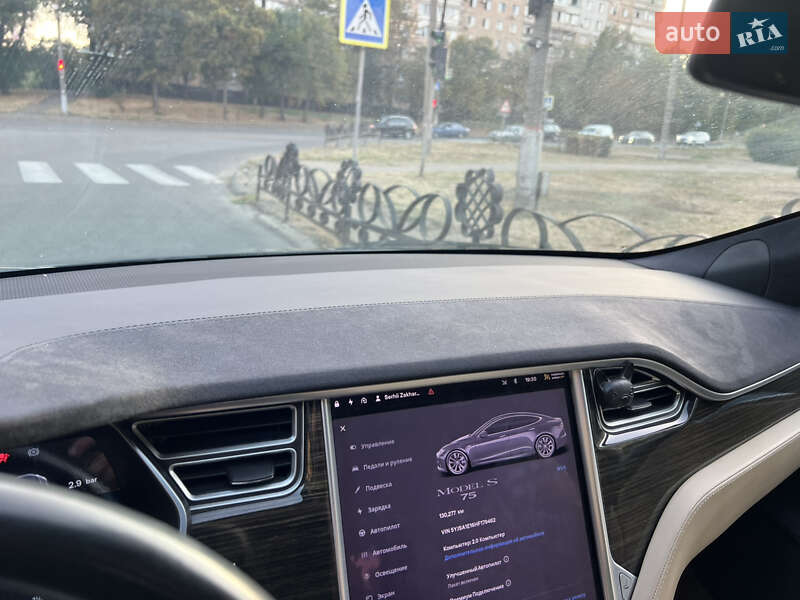 Лифтбек Tesla Model S 2017 в Кривом Роге