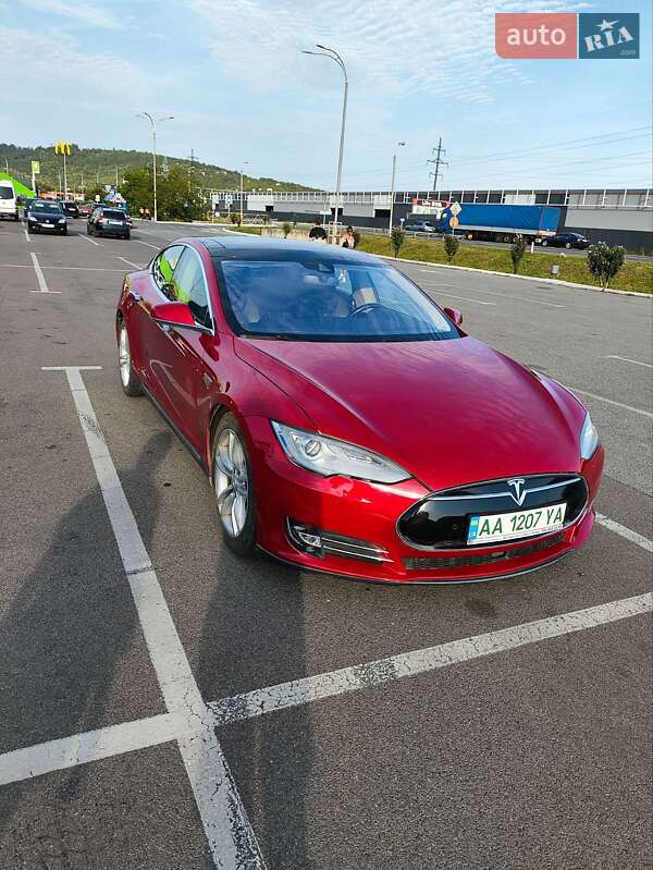 Лифтбек Tesla Model S 2014 в Мукачево