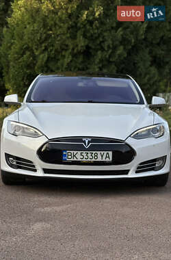 Лифтбек Tesla Model S 2014 в 