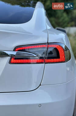 Лифтбек Tesla Model S 2014 в 