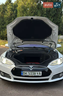 Лифтбек Tesla Model S 2014 в 