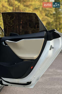 Лифтбек Tesla Model S 2014 в 