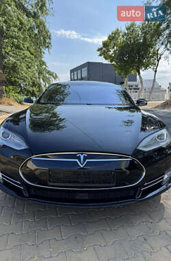 Лифтбек Tesla Model S 2015 в 