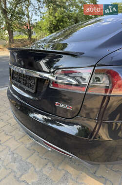 Лифтбек Tesla Model S 2015 в 
