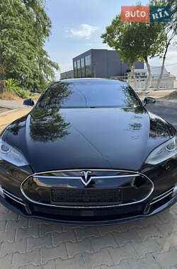 Лифтбек Tesla Model S 2015 в 