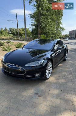 Лифтбек Tesla Model S 2015 в 