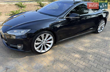 Лифтбек Tesla Model S 2015 в 