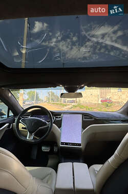 Лифтбек Tesla Model S 2015 в 