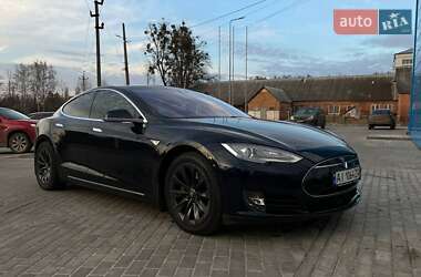 Лифтбек Tesla Model S 2015 в 