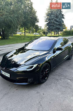 Лифтбек Tesla Model S 2018 в 
