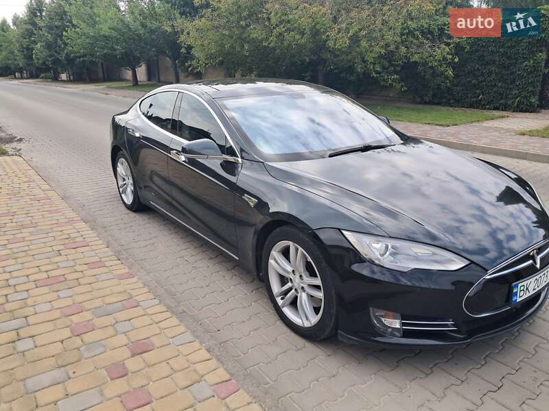 Tesla Model S 2013