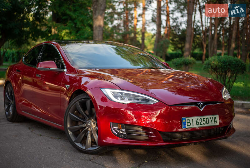 Лифтбек Tesla Model S 2017 в 