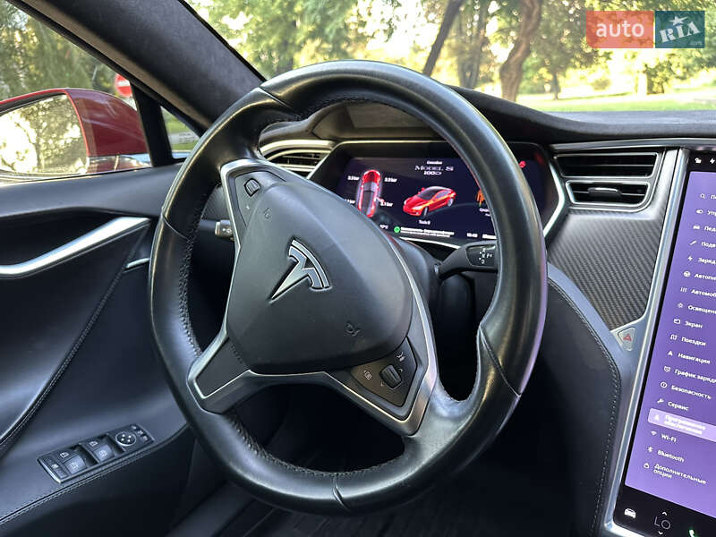 Лифтбек Tesla Model S 2017 в Кременчуге