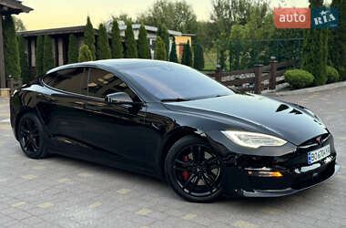 Лифтбек Tesla Model S 2015 в 