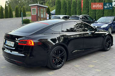 Лифтбек Tesla Model S 2015 в 