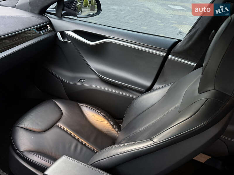 Лифтбек Tesla Model S 2015 в Тернополе