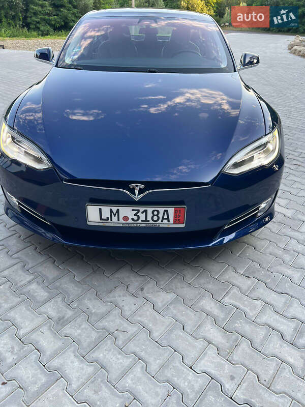 Ліфтбек Tesla Model S 2018 в Чернівцях