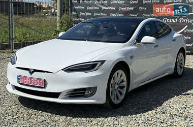 Ліфтбек Tesla Model S 2017 в Кам'янець-Подільському