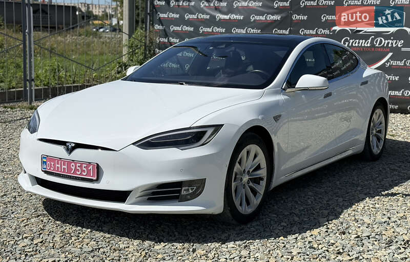 Лифтбек Tesla Model S 2017 в 
