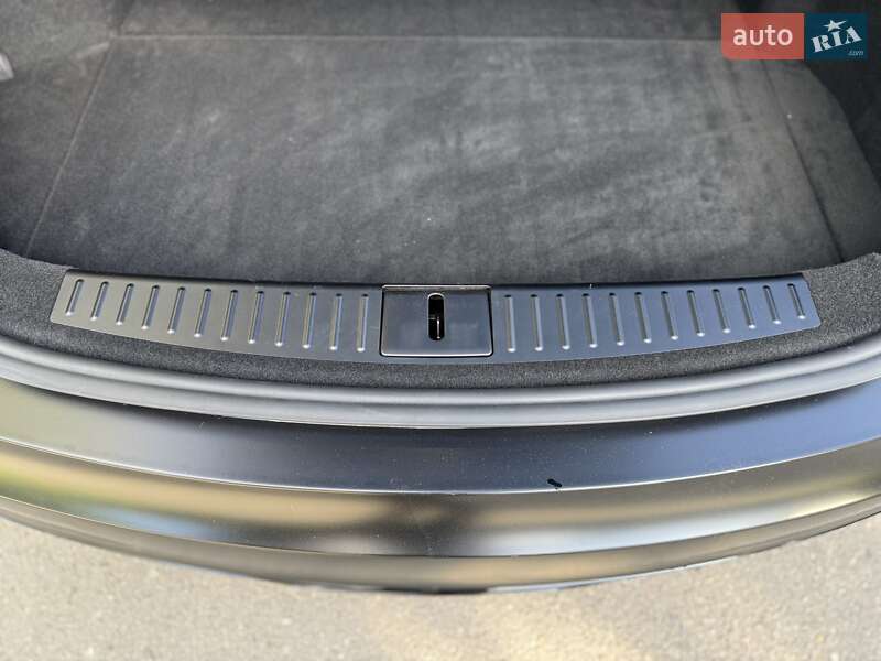Ліфтбек Tesla Model S 2024 в Києві