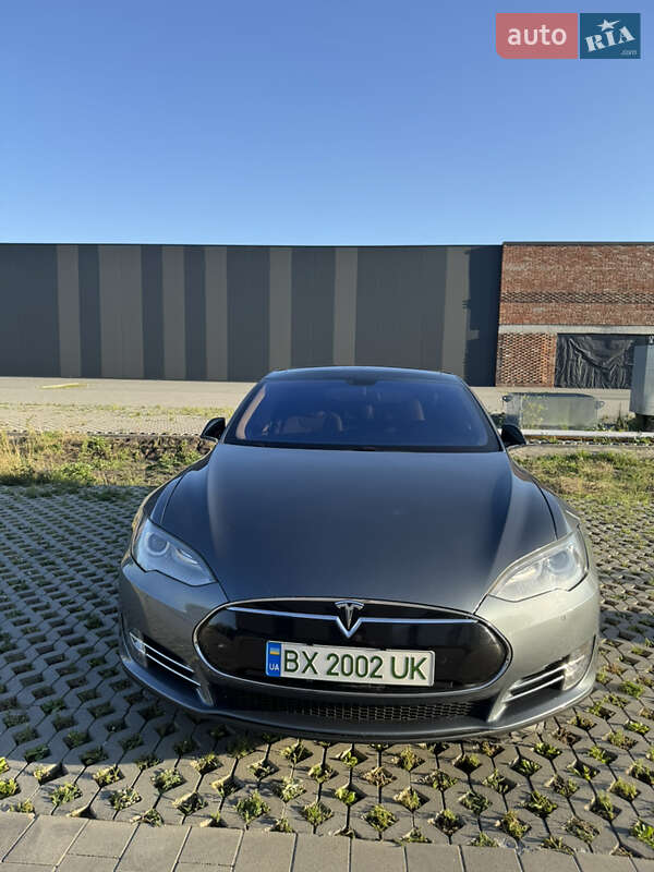 Tesla Model S 2014