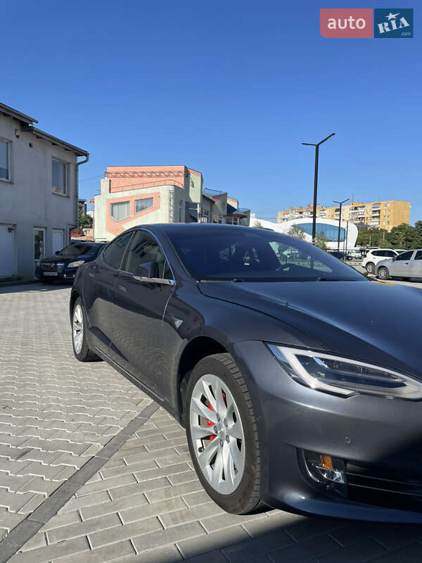 Ліфтбек Tesla Model S 2019 в Ужгороді