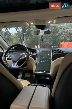 Лифтбек Tesla Model S 2013 в 