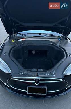 Лифтбек Tesla Model S 2013 в 