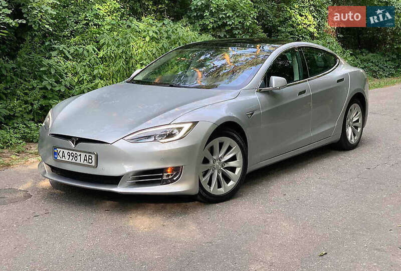 Лифтбек Tesla Model S 2016 в Киеве