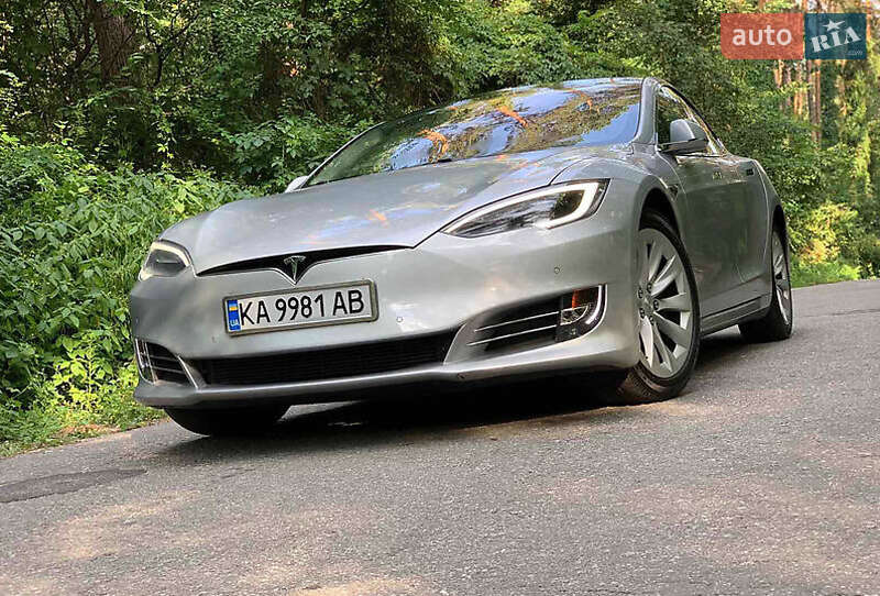 Лифтбек Tesla Model S 2016 в Киеве