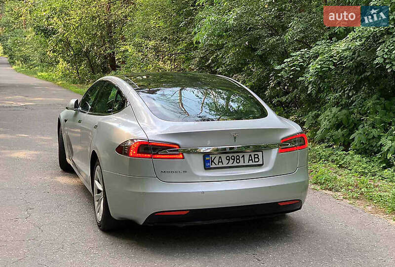 Лифтбек Tesla Model S 2016 в Киеве