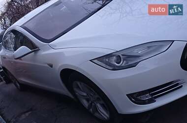 Лифтбек Tesla Model S 2013 в 