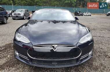 Лифтбек Tesla Model S 2015 в 