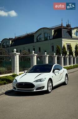 Лифтбек Tesla Model S 2015 в 