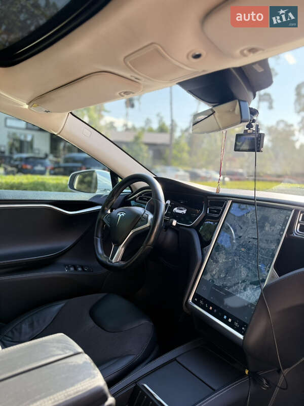 Лифтбек Tesla Model S 2015 в Киеве