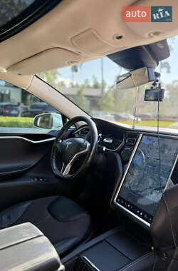 Лифтбек Tesla Model S 2015 в 