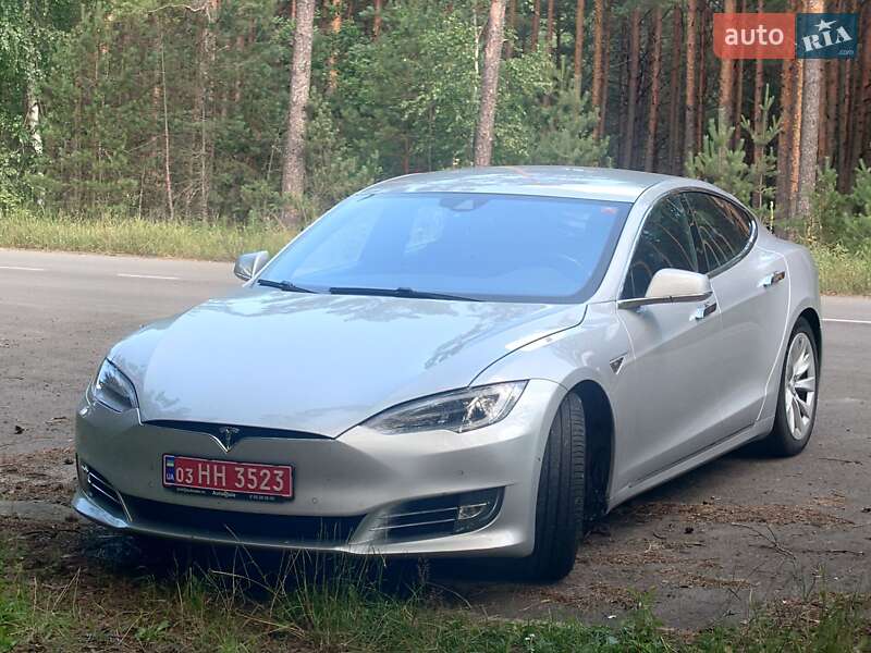 Лифтбек Tesla Model S 2016 в Луцке