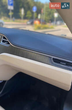 Лифтбек Tesla Model S 2013 в 