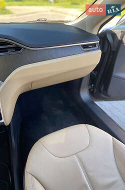 Лифтбек Tesla Model S 2013 в 