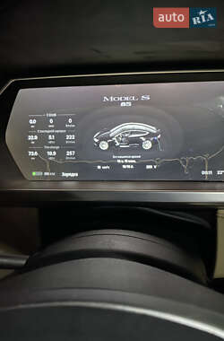 Лифтбек Tesla Model S 2013 в 