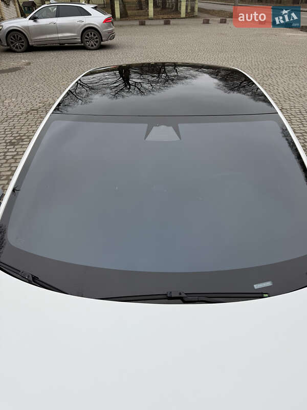 Лифтбек Tesla Model S 2016 в Львове